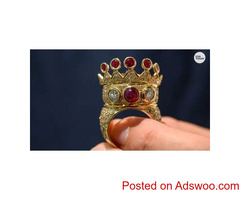 Tupac’s Crown Ring Fetches $1 Million at Auction