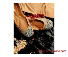 Incorporate a hint of tradition into your style with Women's Juttis from Gulbhahar.